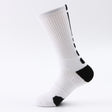 Chaussettes de sport classiques hautes, épaisses et antidérapantes.
