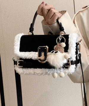 Sac à main luxe à bandoulière assorti avec coutures en peluche et texture avancée